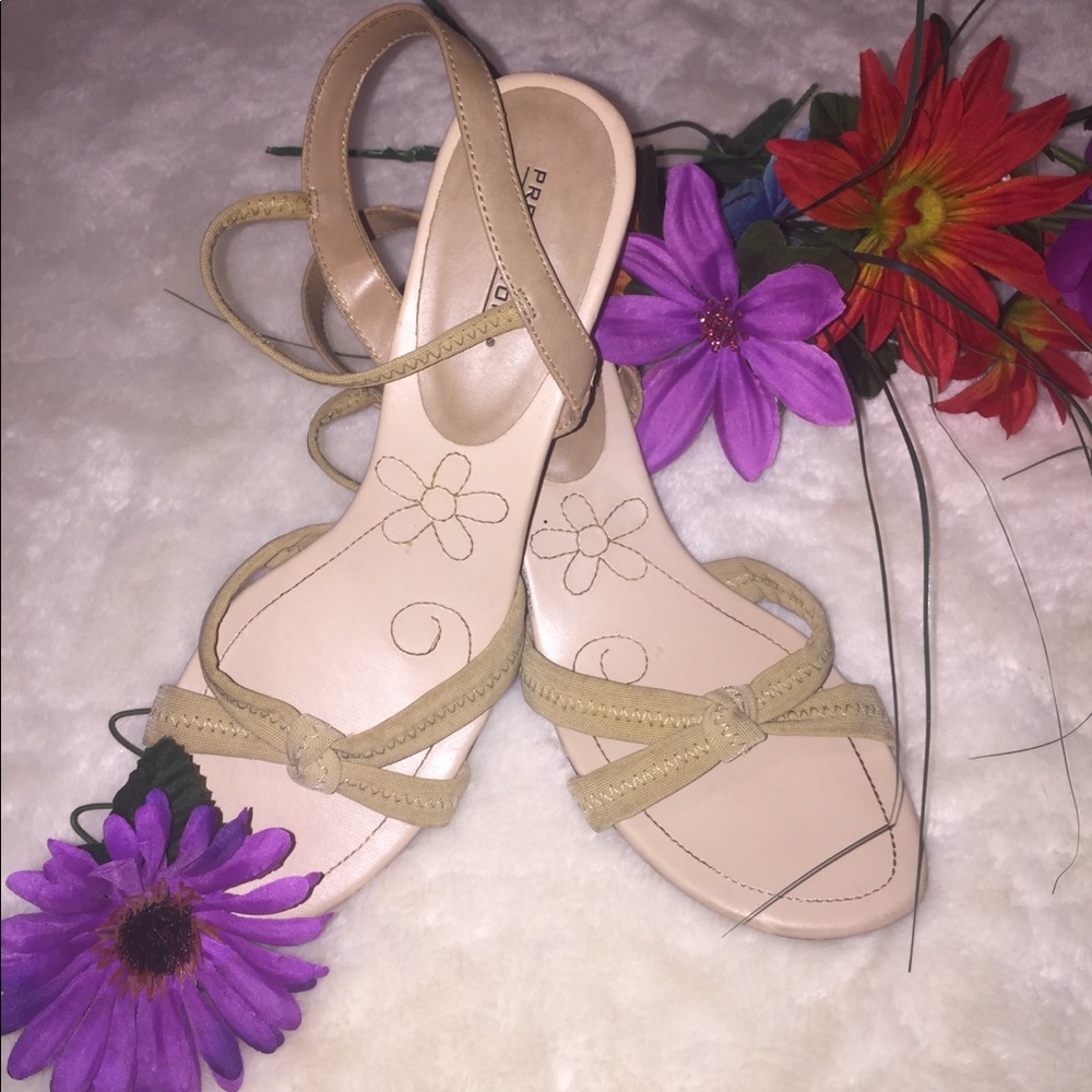 Strappy Tan Prediction Low Heel Sandals 10